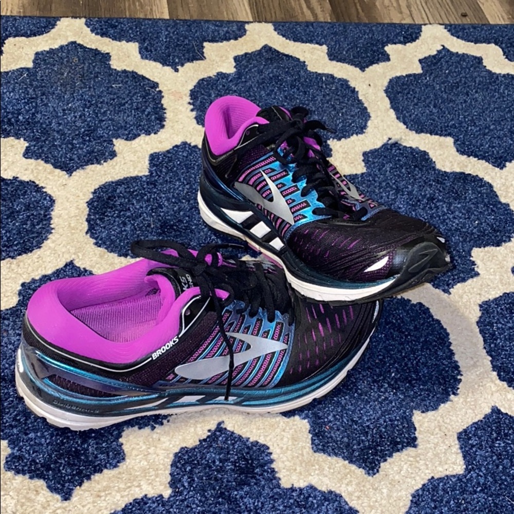 Brooks tennis shoes